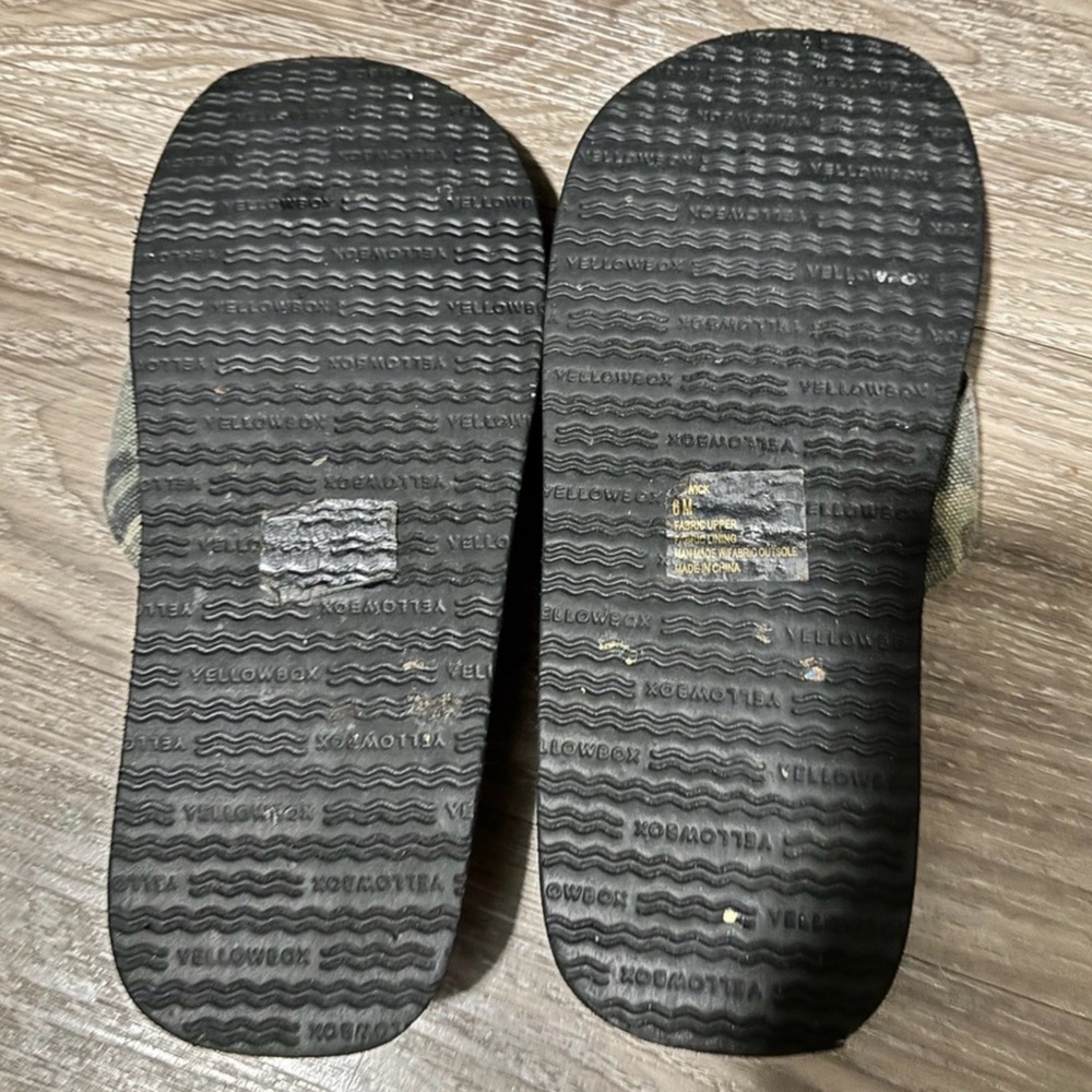 Yellow Box Black Flip Flop Sandal Sole with Branded Label - Picture 3 of 5